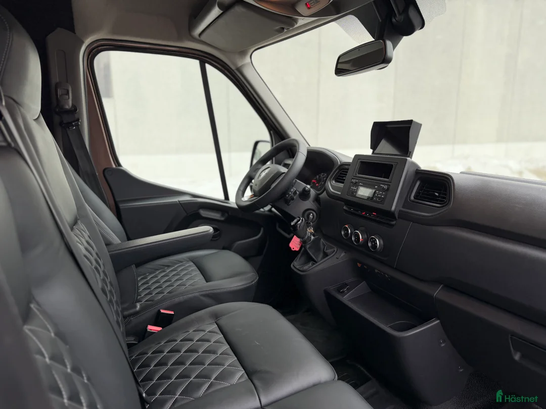 Hästlastbilar  fordon & transport till salu: Nybyggd Hästbuss med V-Galler i Partille - Annons 3