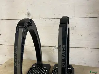 Stigbyglar hästutrustning Acavallo stigbyglar i Bollnäs - Annons 1