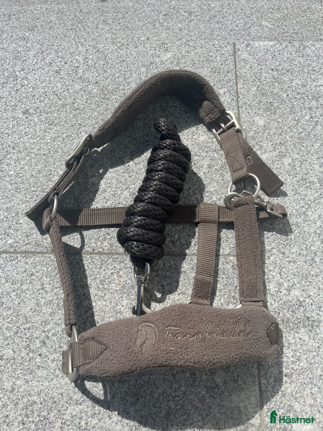 Övrig Hästutrustning hästutrustning till salu: Ljusbrun grimma + grimskaft i Åkersberga - Annons 1