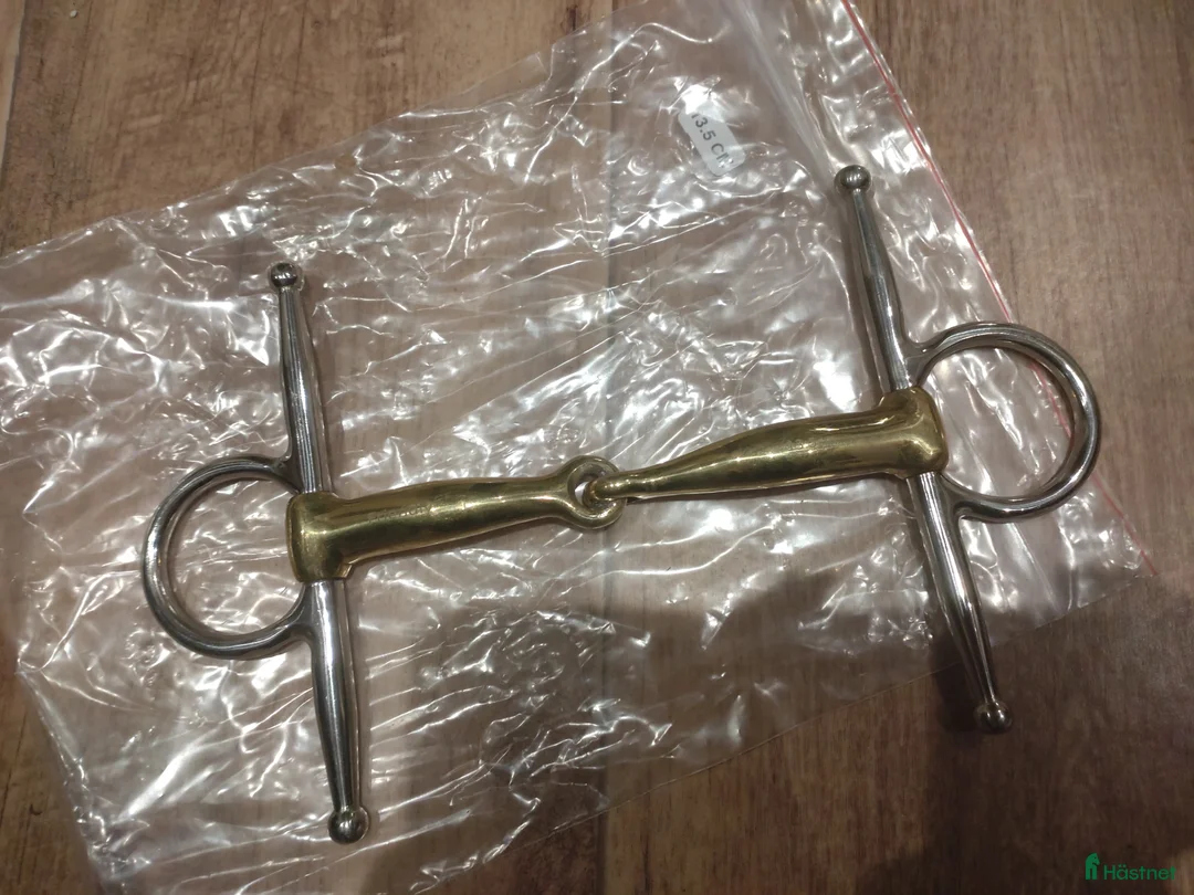 Bett hästutrustning till salu: Fullcheek - tränsbett med parerstänger 13,5 - Annons 2