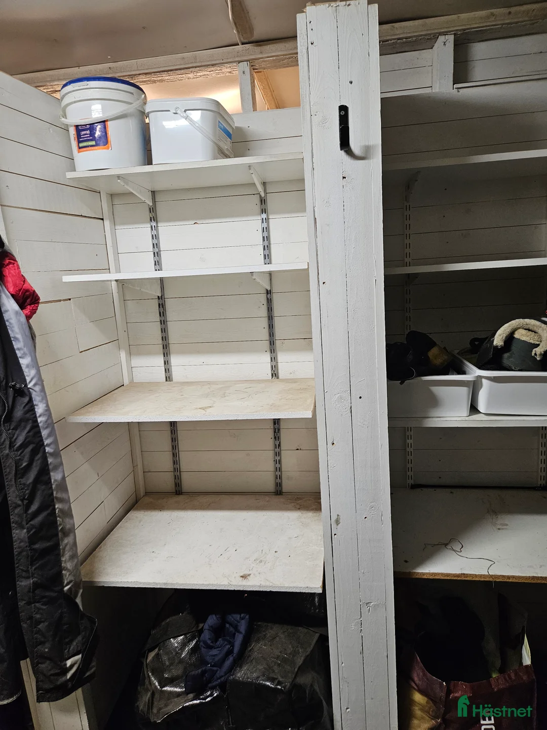  stallplats finnes: Ledig box I mysigt stall I sandared - Annons 6