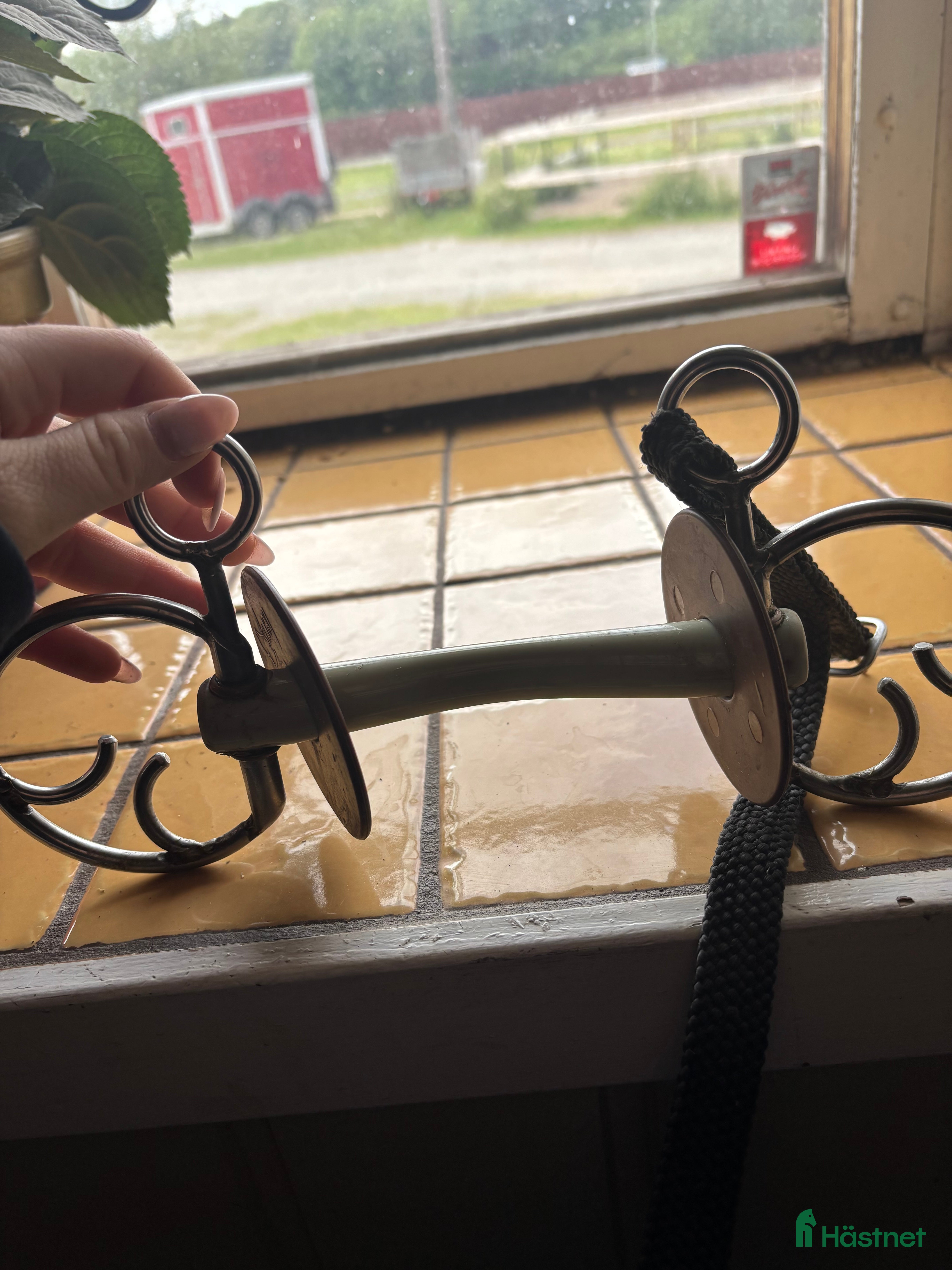 Bett hästutrustning till salu: Flippanbett/Kimblehook bett i Österhaninge - Annons 2