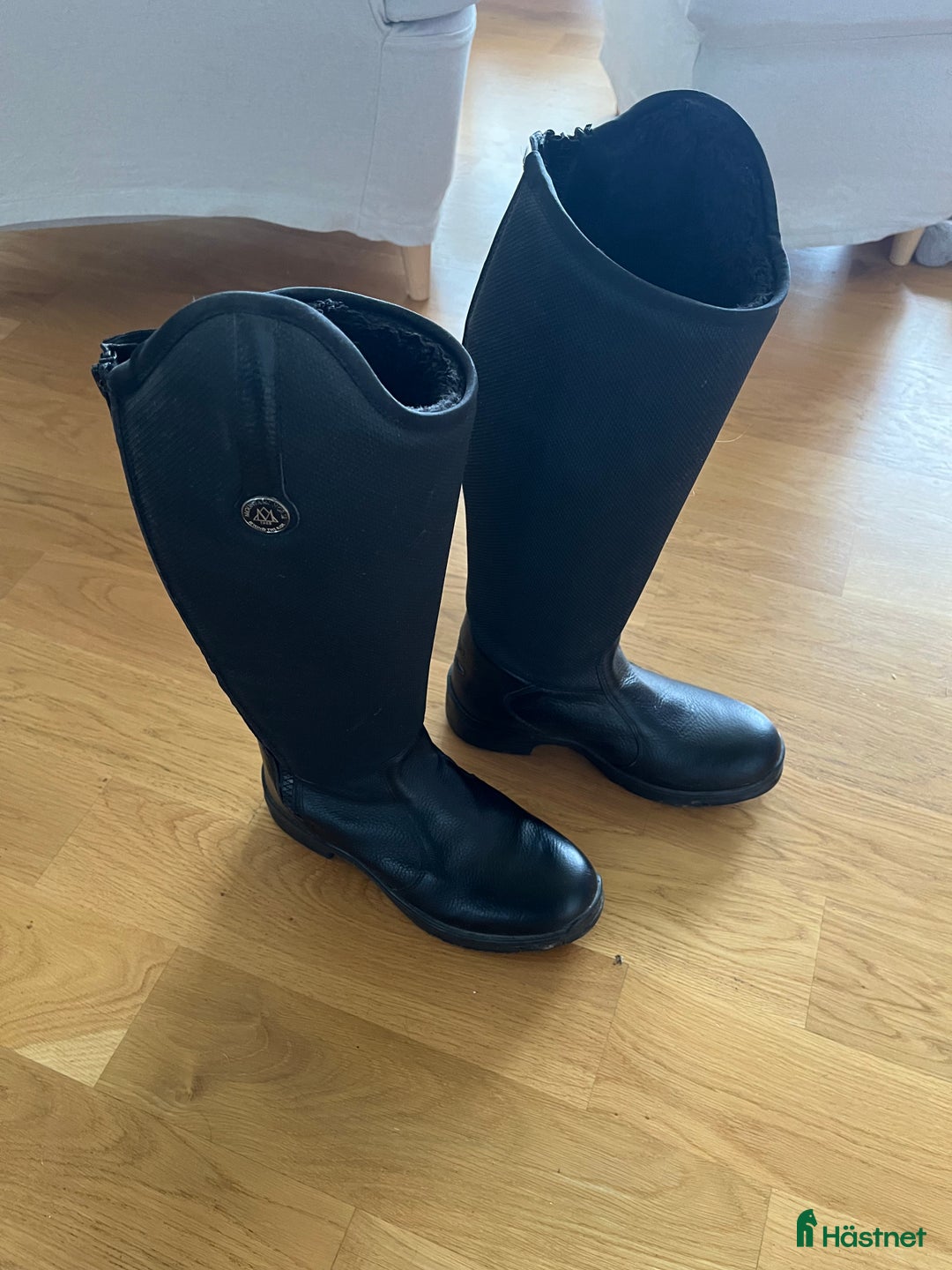 Övrigt Ridkläder ryttarutrustning till salu: Fina ridstövlar 38 och jacka mountain horse i Gävle - Annons 1