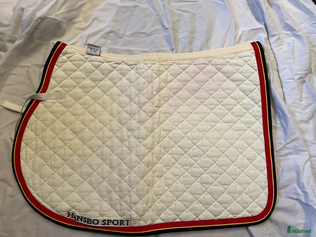 Schabrak & Vojlockar hästutrustning till salu: 2st Hansbo hopp schabrak st full i Lund - Annons 1