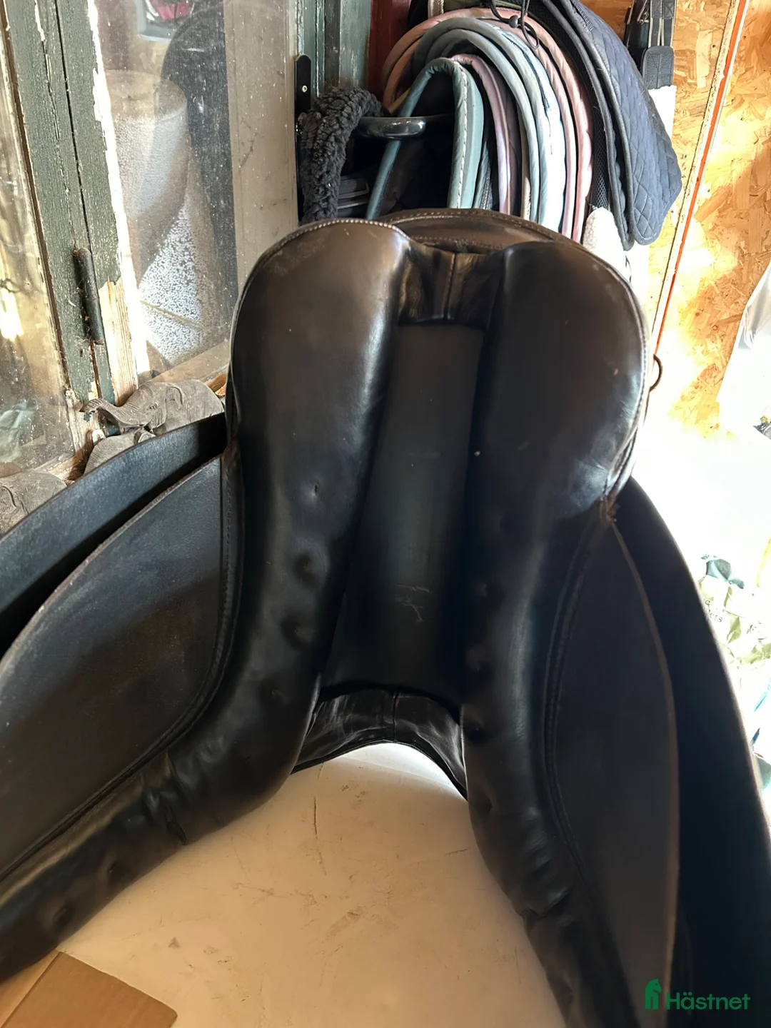 Sadlar hästutrustning till salu: Fin Royal Island sadel 17 tum i Knäred - Annons 6