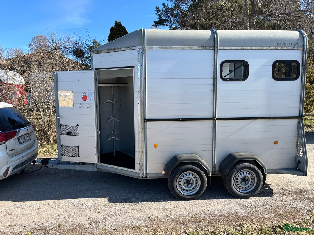 Hästtransporter  fordon & transport till salu: Böckmann Traveller 3 hästars ! i Örsundsbro - Annons 1
