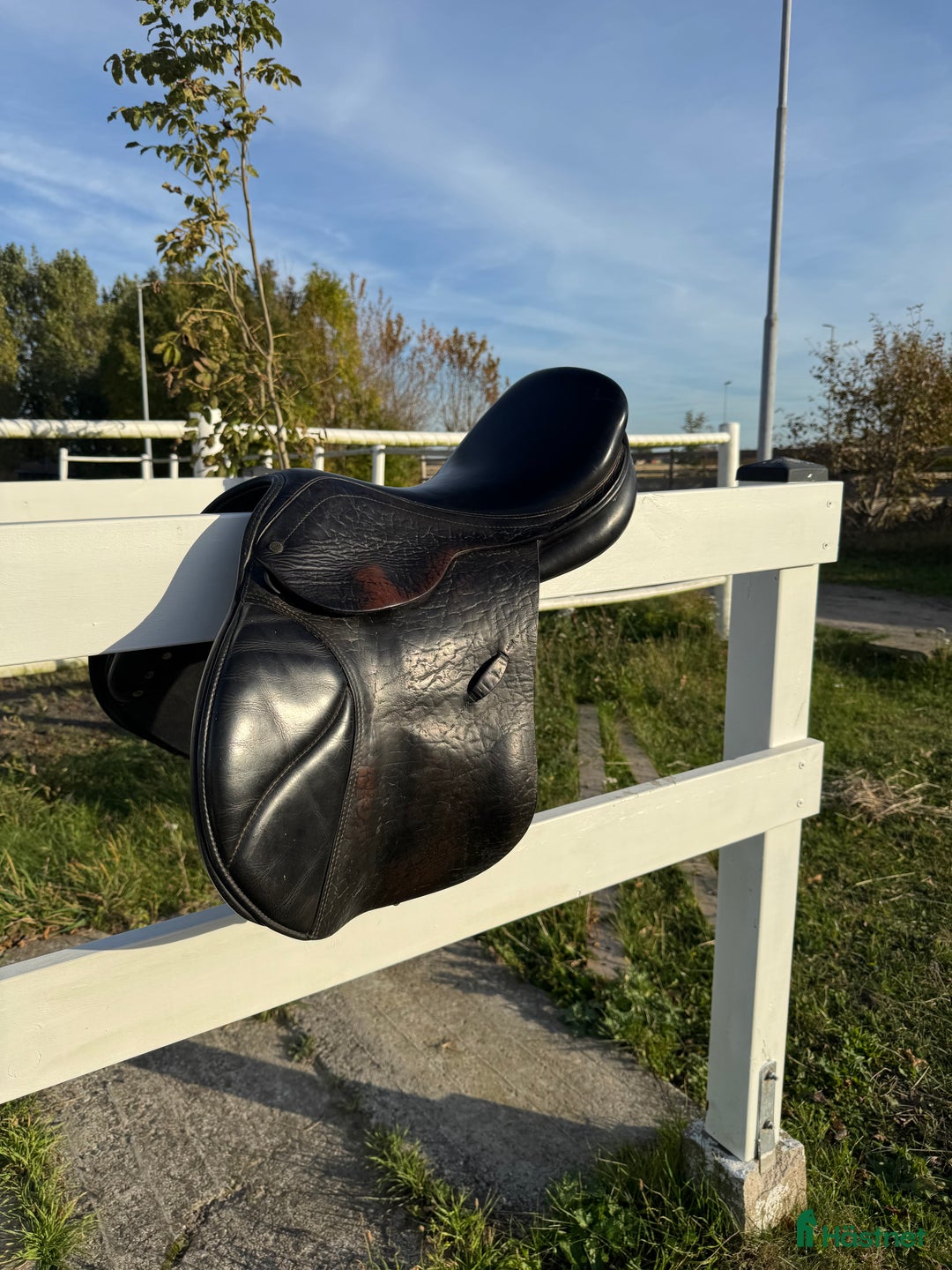 Sadlar hästutrustning till salu: Kvalitet sadel från Jensen, perfekt till inridning i Limhamn - Annons 1