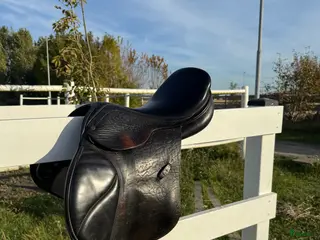 Sadlar hästutrustning Kvalitet sadel från Jensen, perfekt till inridning i Limhamn - Annons 1