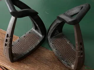 Stigbyglar hästutrustning till salu: Freejump soft up junior i Falun - Annons 1