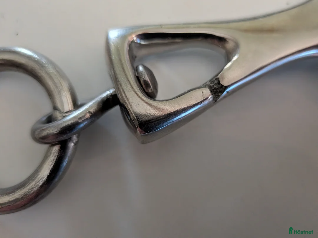 Bett hästutrustning till salu: 2st defekta portugisiska stänger - Annons 3