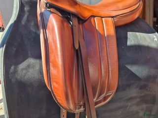 Sadlar hästutrustning till salu: Fin sadel från stall akur i Löddeköpinge - Annons 1