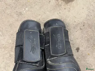 Benskydd hästutrustning till salu: Tekna läder skydd i Västerås - Annons 3