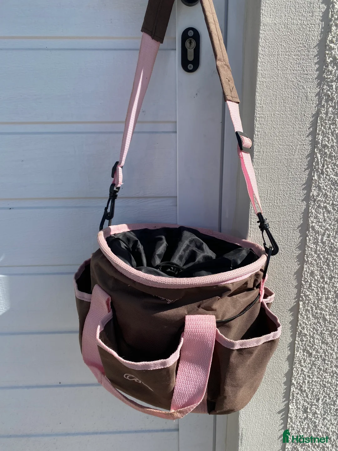 Övrig Hästutrustning hästutrustning till salu: brun ryktväska💗  - Annons 1