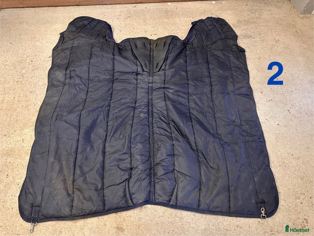 Täcken hästutrustning till salu: Trinity liner 300 g storlek 135 i Alvesta - Annons 3