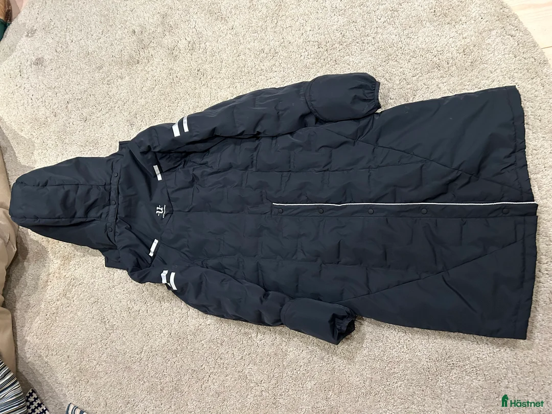 Jackor & Kavajer ryttarutrustning till salu: Uhip ice coat strl 34 i Enhörna - Annons 3