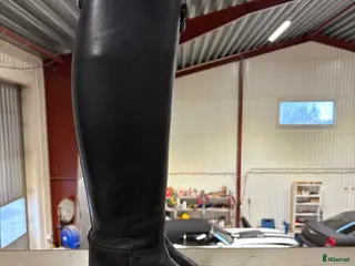 Ridstövlar ryttarutrustning till salu: Nästintill nya Cavallo dressyrstövlar i Västerhaninge - Annons 6