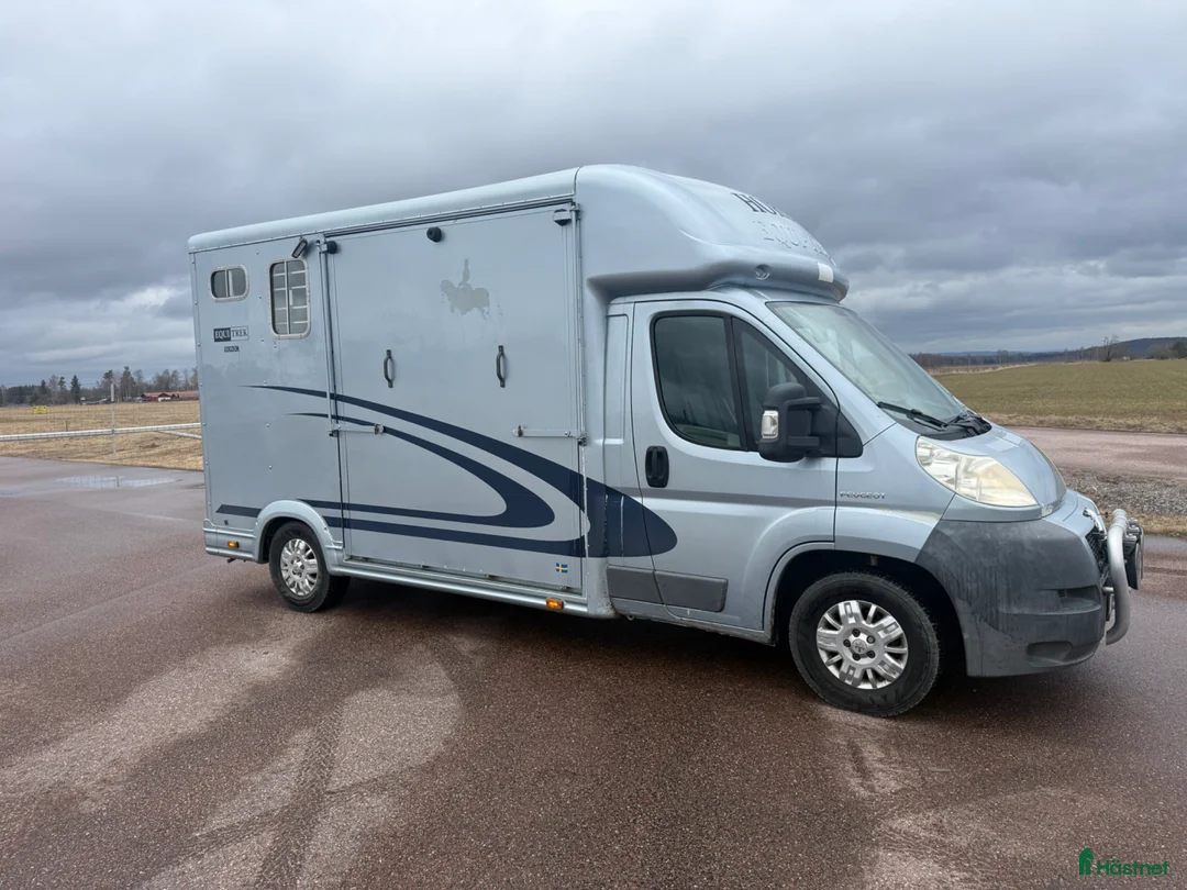 Hästlastbilar  fordon & transport till salu: Hästbuss Equi-Trek - Låga mil hög lastvikt! - Annons 2