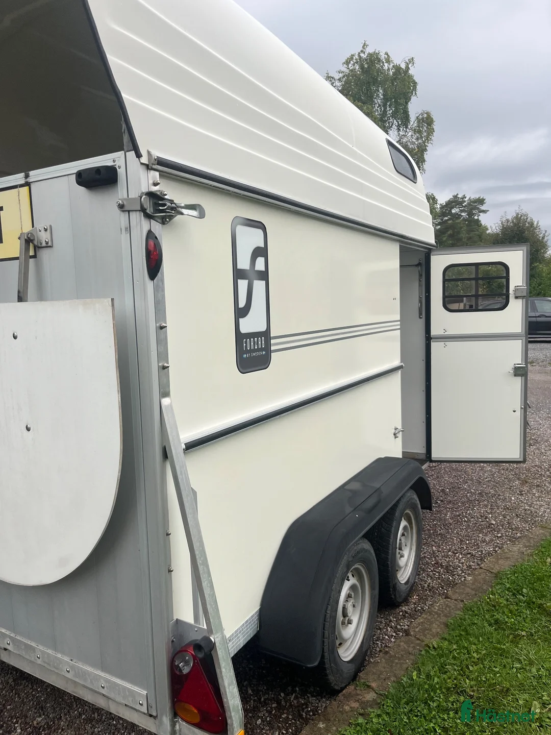 Hästtransporter  fordon & transport till salu: Rymlig FORZAB FUTURO SEH20 last 1185 kg nybes UA i Upplands Väsby - Annons 2