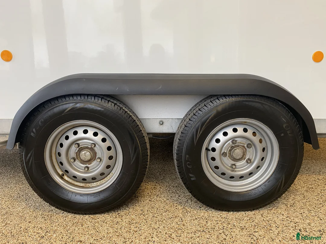 Hästtransporter  fordon & transport till salu: Fin Fautras Oblic+2 2021 m ramp o öppningsbar sida - Annons 7