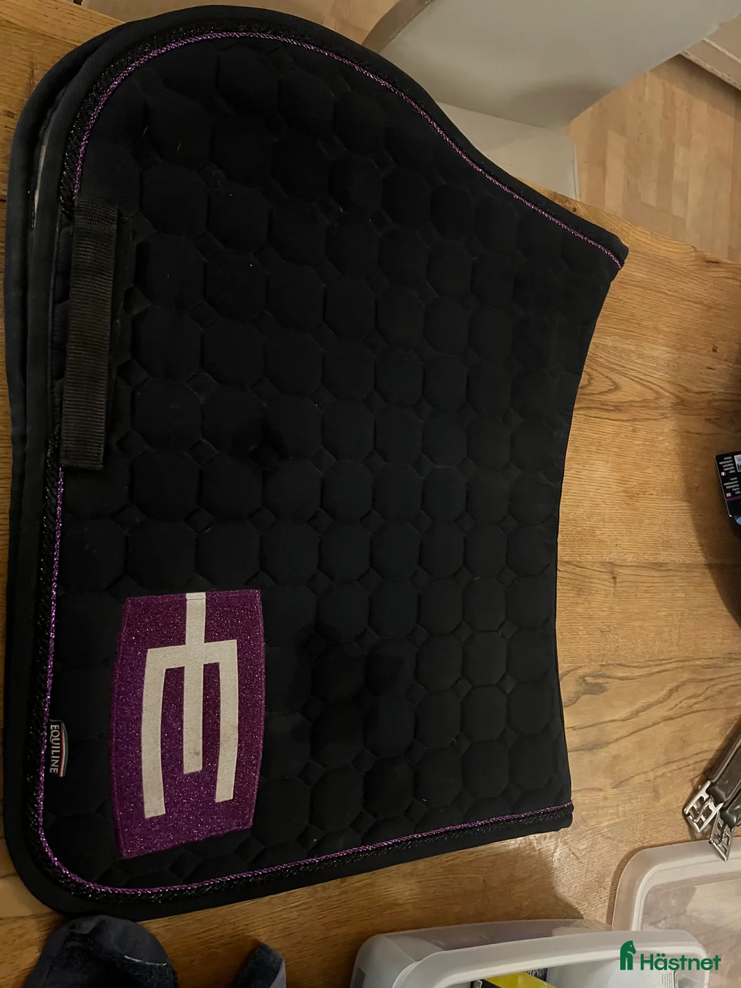 Schabrak & Vojlockar hästutrustning till salu: Ny skick lila equality line 💜 i Stockholm - Annons 3