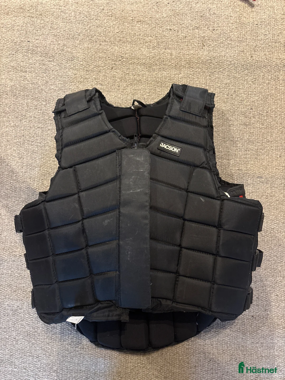 Säkerhetsvästar ryttarutrustning till salu: Junior ridväst i strl xl  - Annons 1