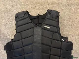 Säkerhetsvästar ryttarutrustning till salu: Junior ridväst i strl xl - Annons 3