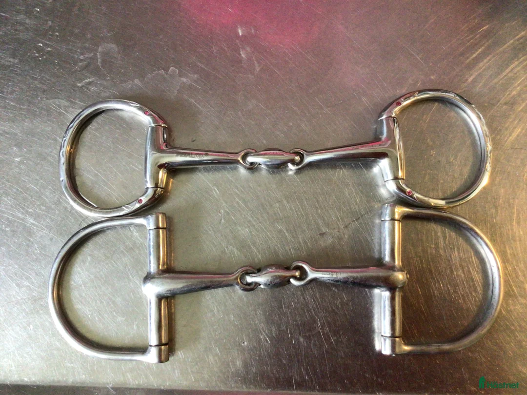 Bett hästutrustning till salu: Metalab bling och ett sprenger Max control 13,5 i Lund - Annons 2