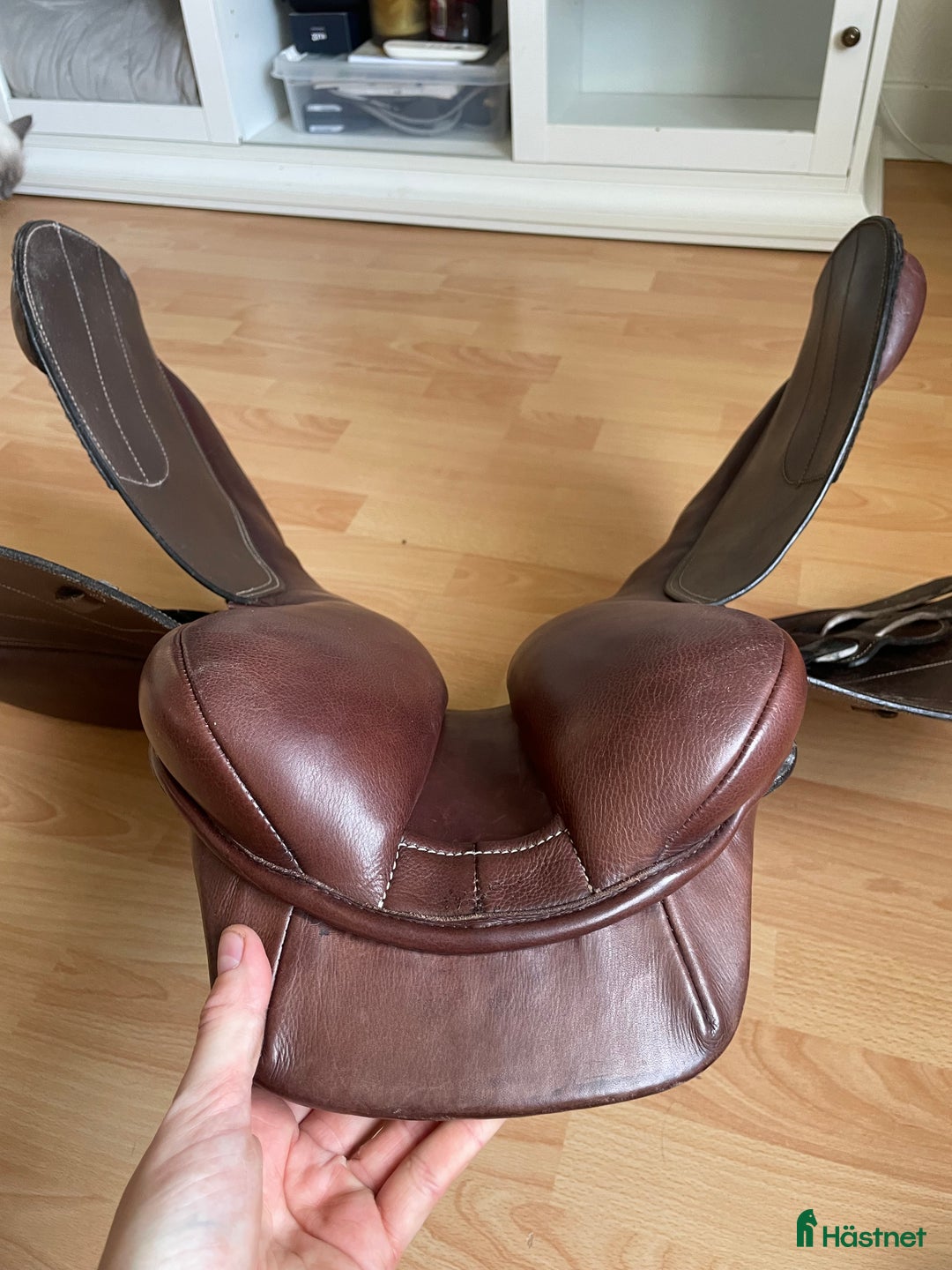 Sadlar hästutrustning till salu: 🐎 HKM hoppsadel 15,5” – utbytbart koppjärn i Västerhaninge - Annons 3