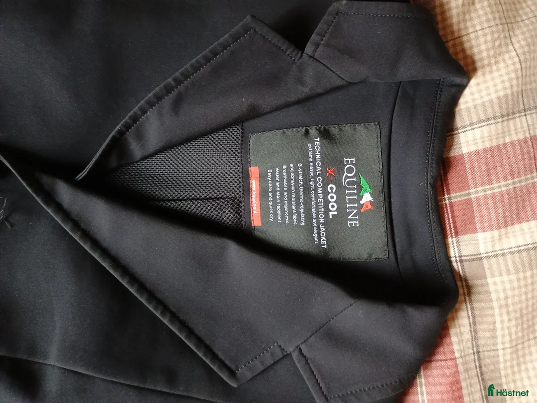 Jackor & Kavajer ryttarutrustning till salu: Jacket, ridstövlar, ridhjälm  - Annons 2