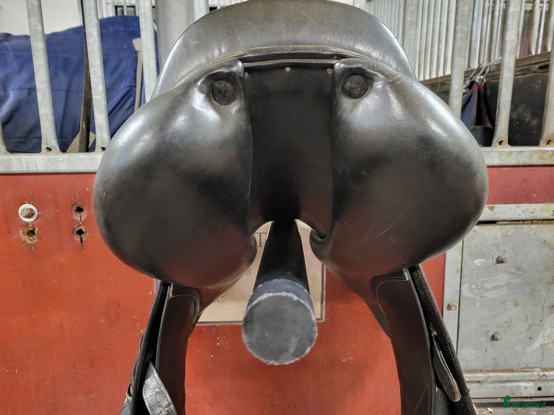 Sadlar hästutrustning till salu: Hoppsadel  i Farsta - Annons 2