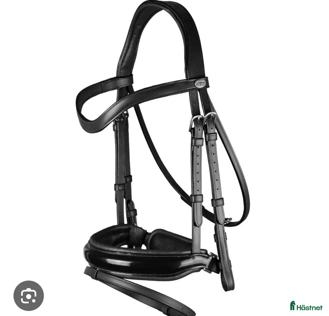 Träns hästutrustning till salu: Helt nytt dressyrträns från Dyon i Kungsgården - Annons 1