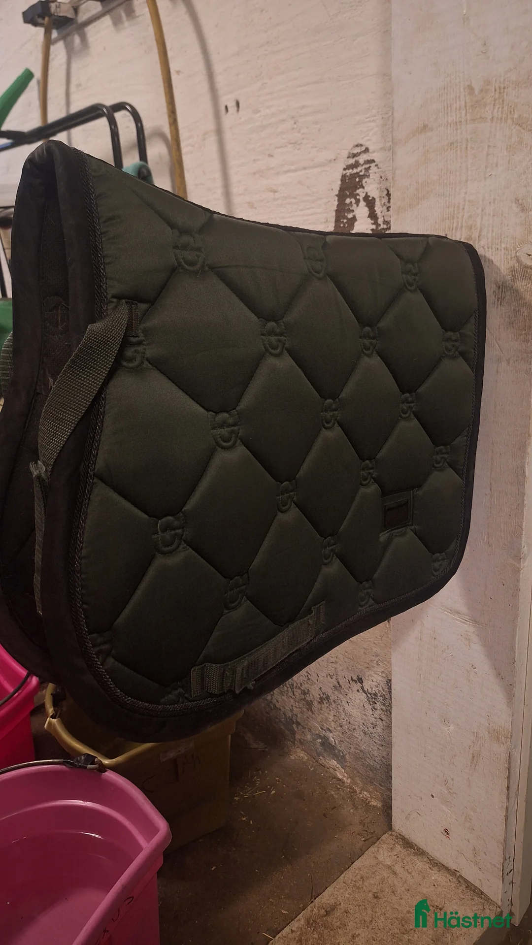 Schabrak & Vojlockar hästutrustning till salu: Es shabrak I nyskick!✨️ i Nora - Annons 1