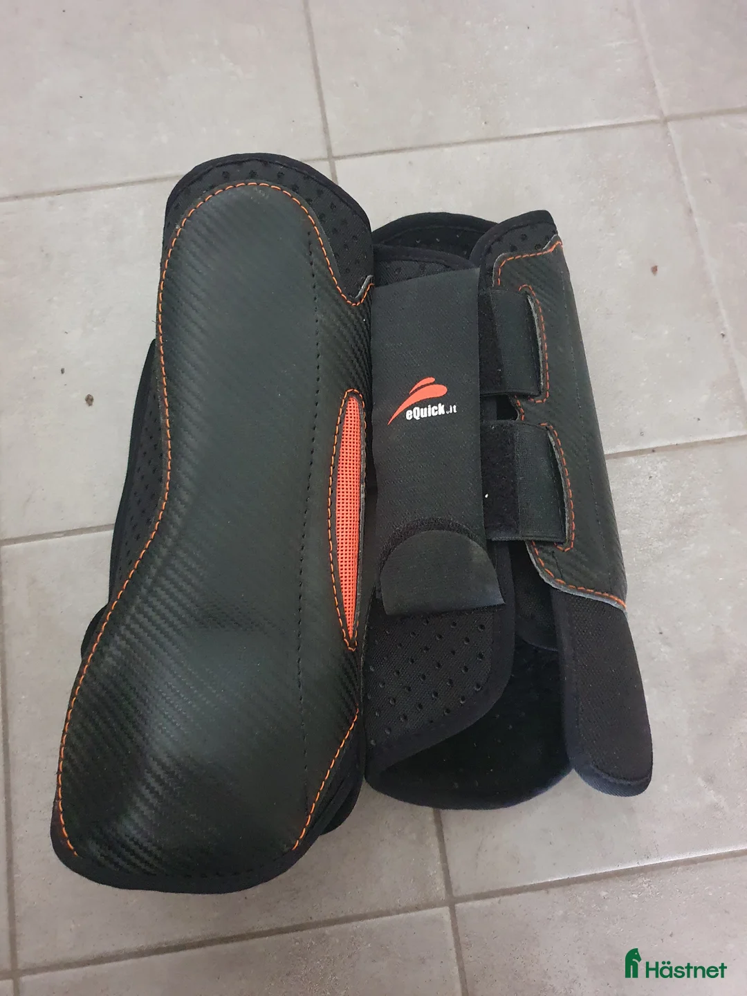 Benskydd hästutrustning till salu: Oanvända bakskydd terräng i Västerås - Annons 1