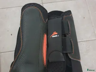 Benskydd hästutrustning Oanvända bakskydd terräng i Västerås - Annons 1