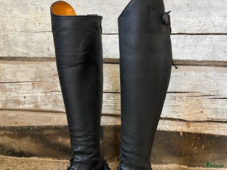 Ridstövlar ryttarutrustning till salu: Ridstövlar i fint skick! i Krylbo - Annons 20