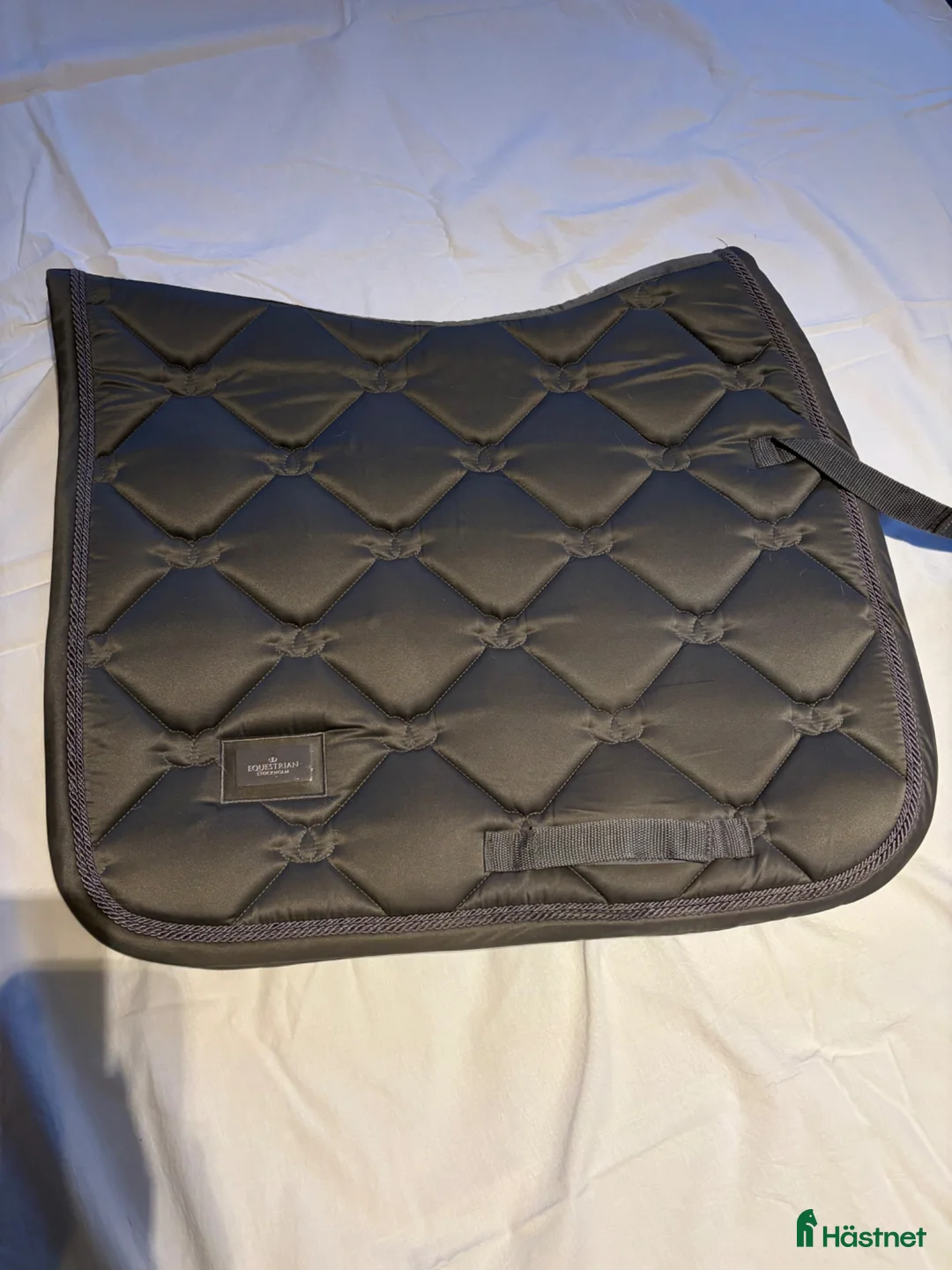 Schabrak & Vojlockar hästutrustning till salu: Grått Esstockholm schabrak - Annons 2