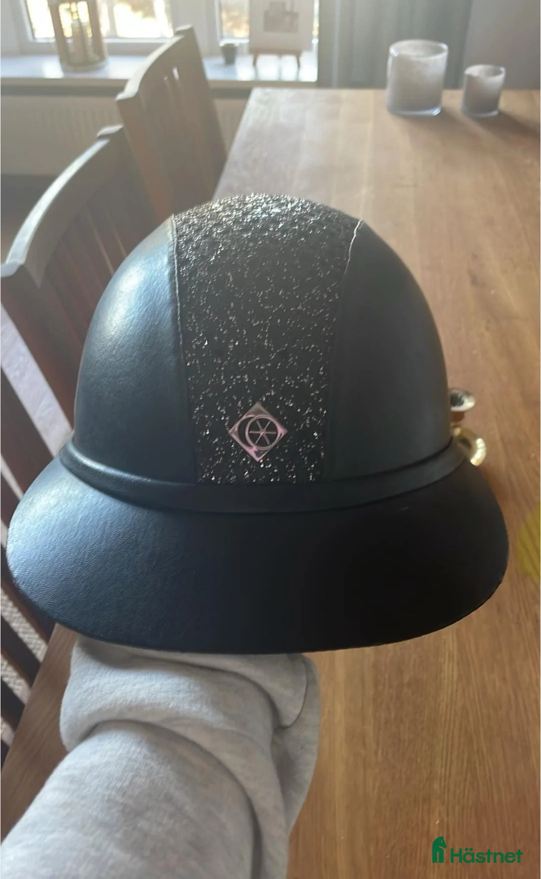 Hjälmar ryttarutrustning till salu: Charles owen sp8  i Linköping - Annons 1