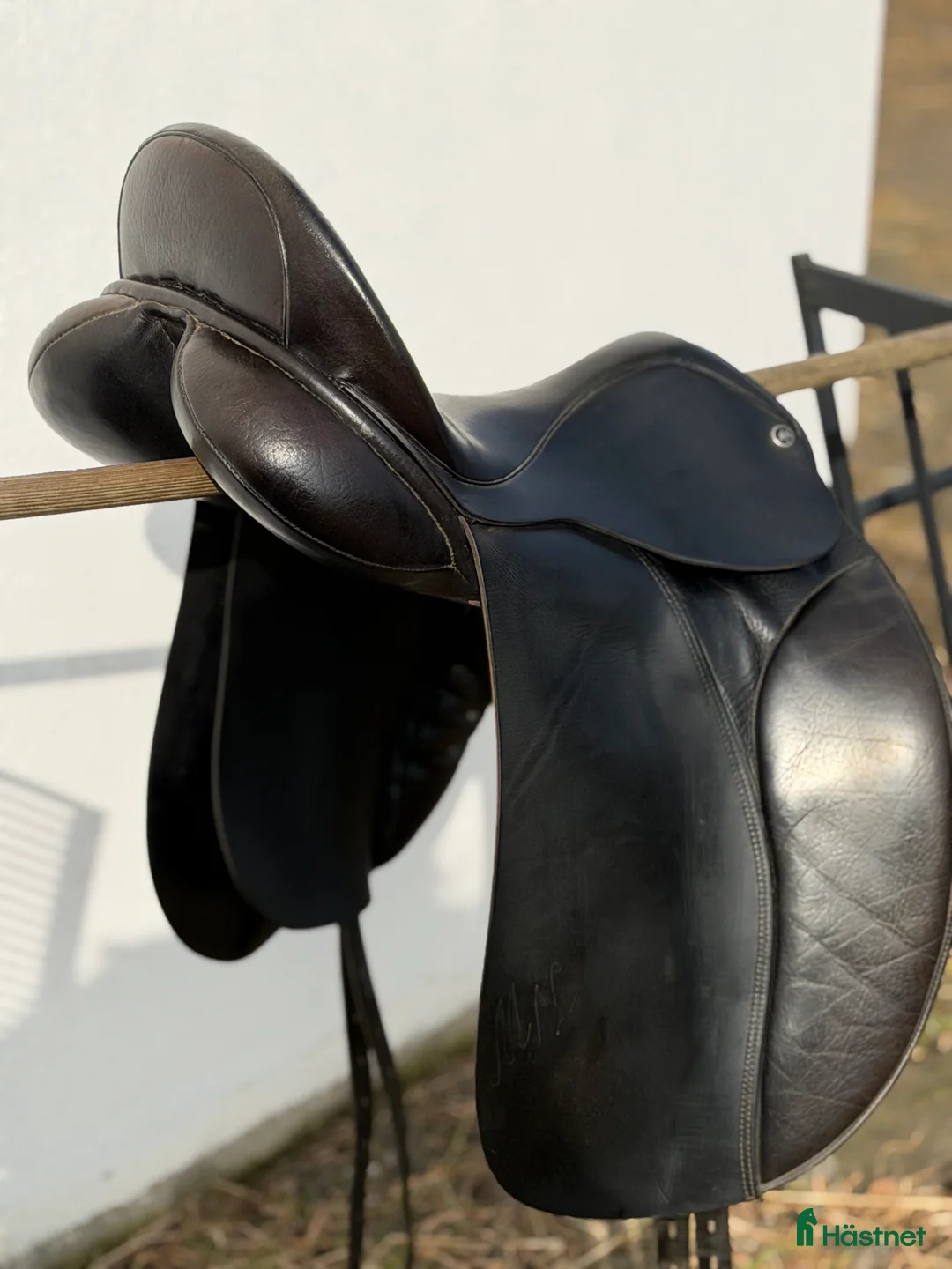 Sadlar hästutrustning till salu: Morris & Nolan dressyrsadel - Annons 1