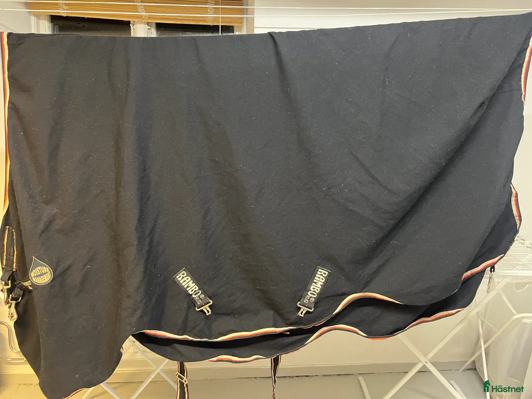 Täcken hästutrustning till salu: Rambo stalltäcke 0 gram i Vollsjö - Annons 1
