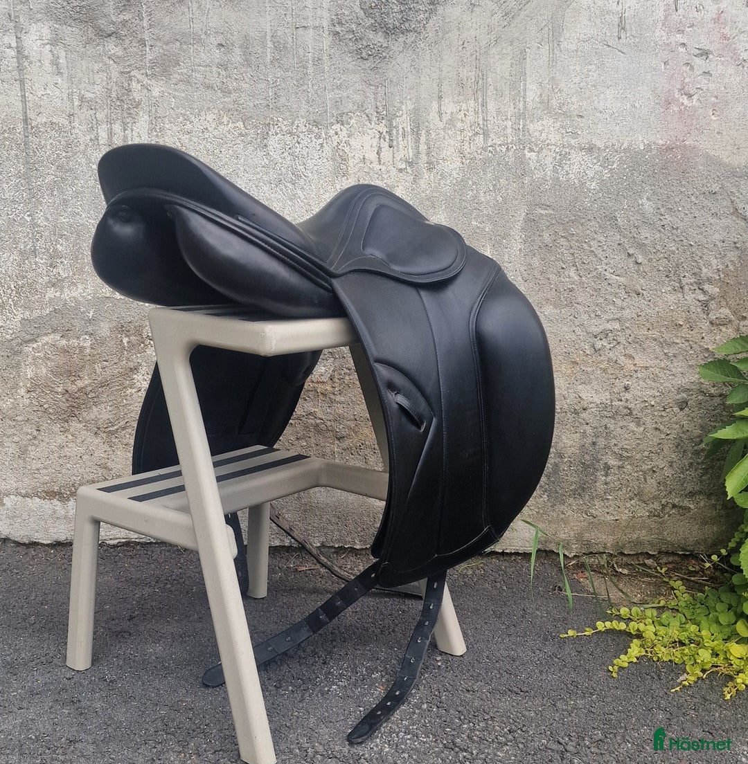 Sadlar hästutrustning till salu: Amerigo CC Pinerolo i Matfors - Annons 6