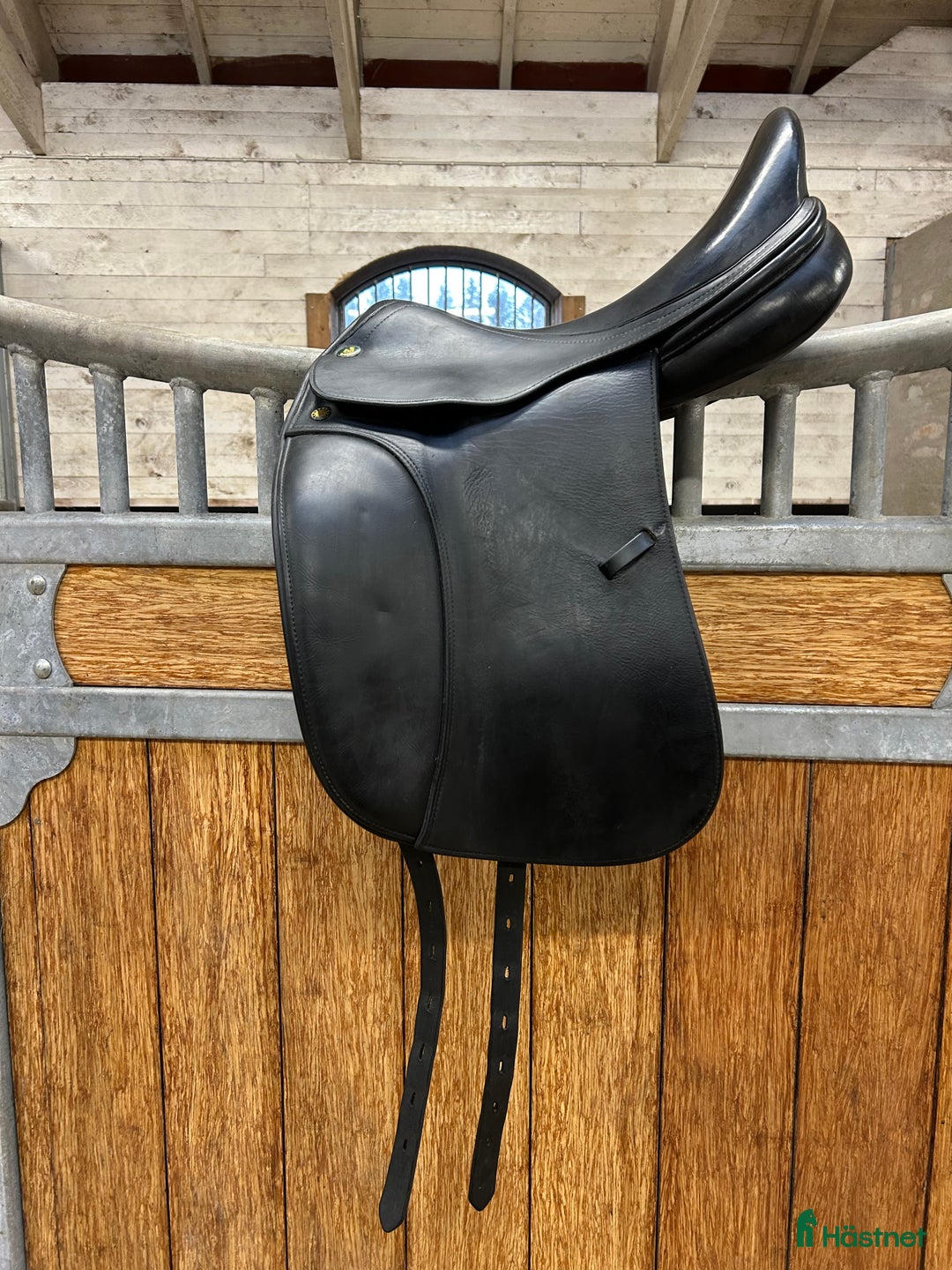 Sadlar hästutrustning till salu: Skön Prestige dressyrsadel 17” i Älmhult - Annons 1