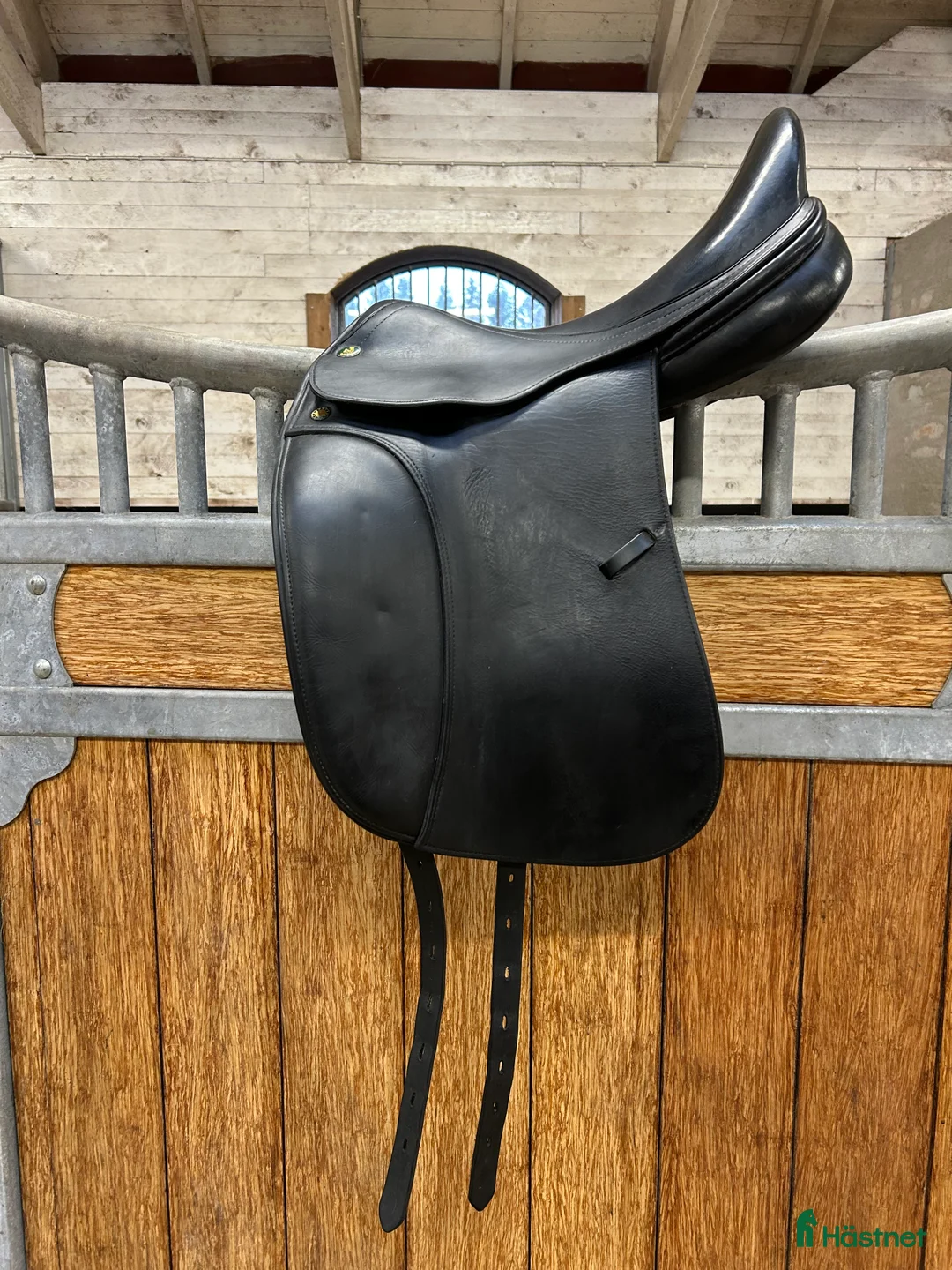 Sadlar hästutrustning till salu: Skön Prestige dressyrsadel 17” i Älmhult - Annons 1
