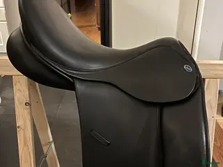Sadlar hästutrustning Lippo Vanessa i nyskick i Krylbo - Annons 2