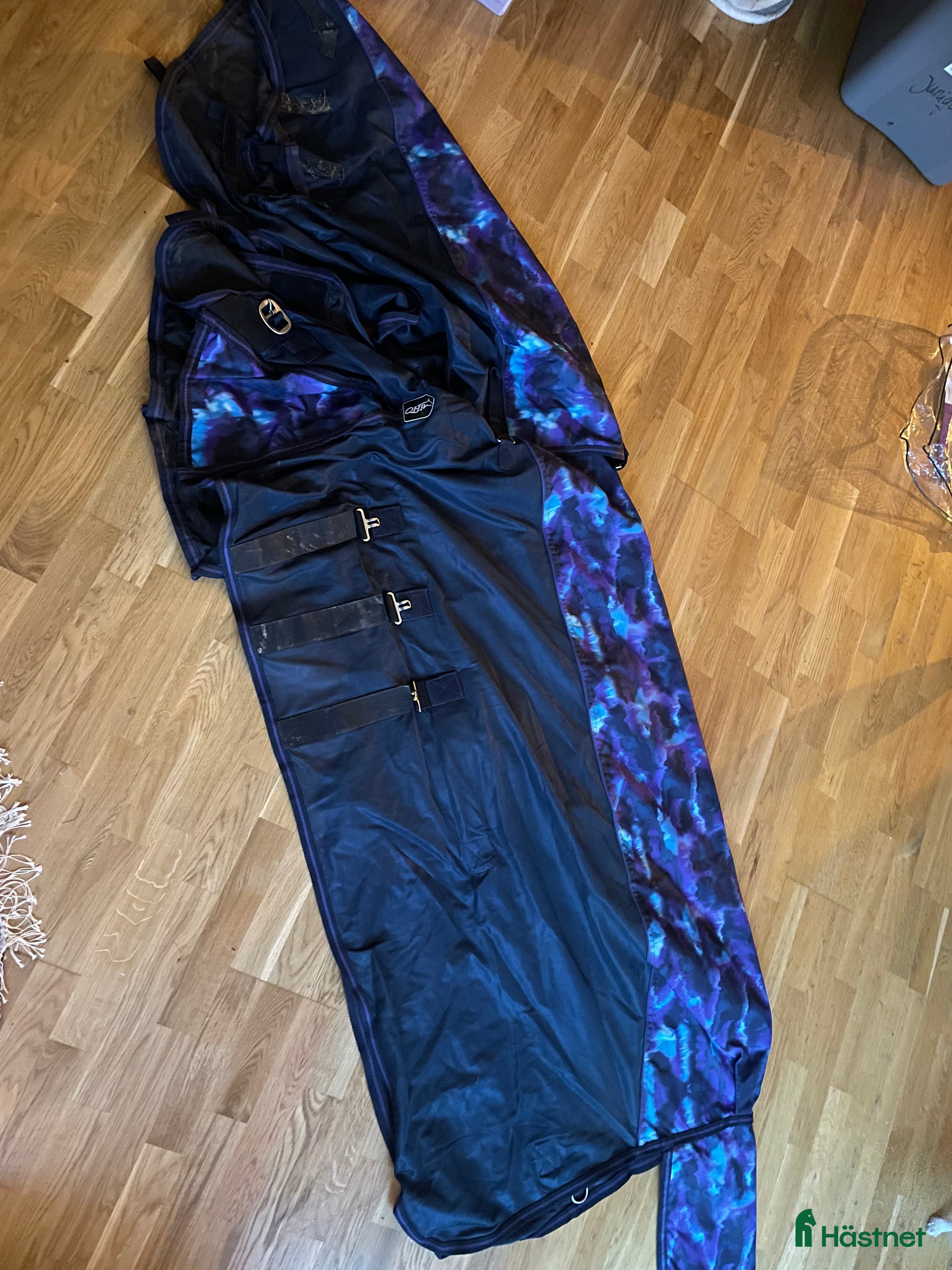 Täcken hästutrustning till salu: Flugtäcke med med hals och regnskydd  i Nykvarn - Annons 1