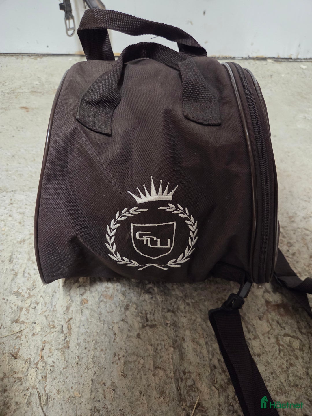 Hjälmar ryttarutrustning till salu: Charles Owen yr8 i Åmål - Annons 2