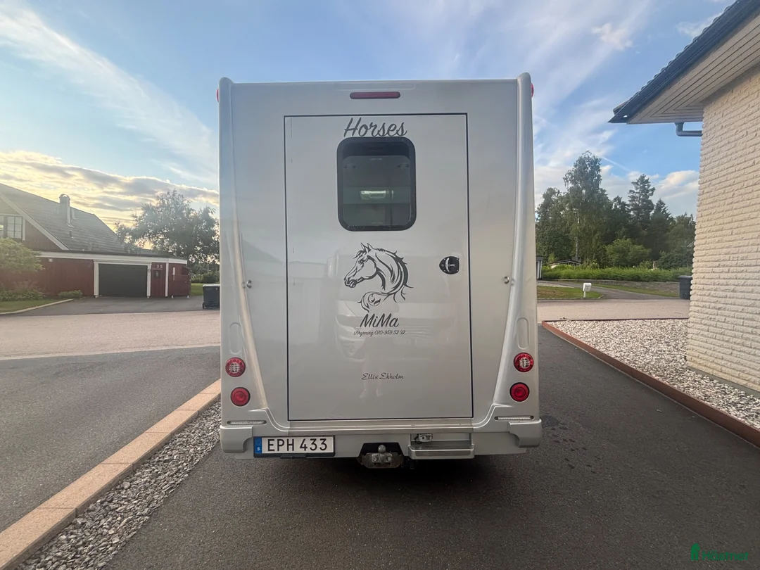 Hästlastbilar  fordon & transport till salu: Theult 5 sits lastbil till salu - Annons 2