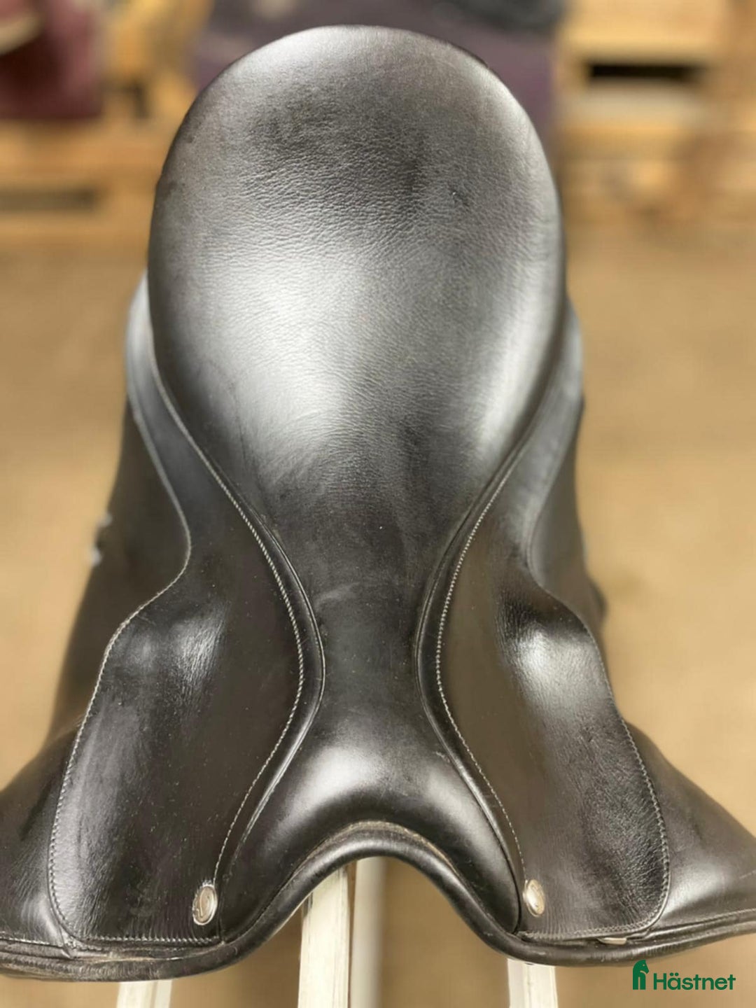 Sadlar hästutrustning till salu: Bates Caprilli 16.5” i Bollebygd - Annons 5