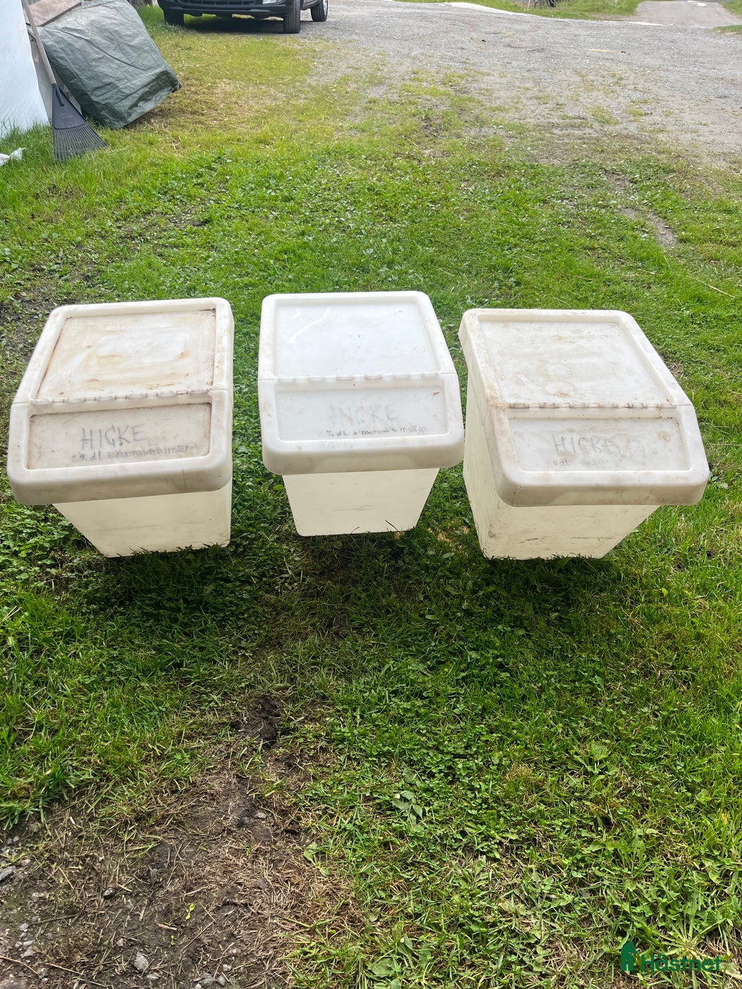 Stallinredning, stängsel & gård övrig utrustning till salu: 3 st stapelbara foderlådor i Åkersberga - Annons 1