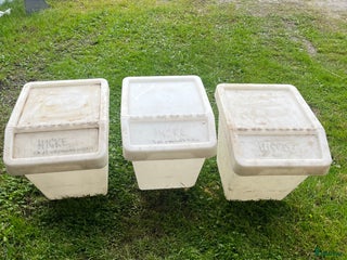 Stallinredning, stängsel & gård övrig utrustning till salu: 3 st stapelbara foderlådor i Åkersberga - Annons 2