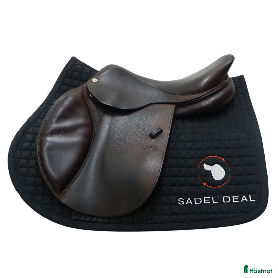 Sadlar hästutrustning Väldigt fin CWD Classic sadel, 17" - Annons 1